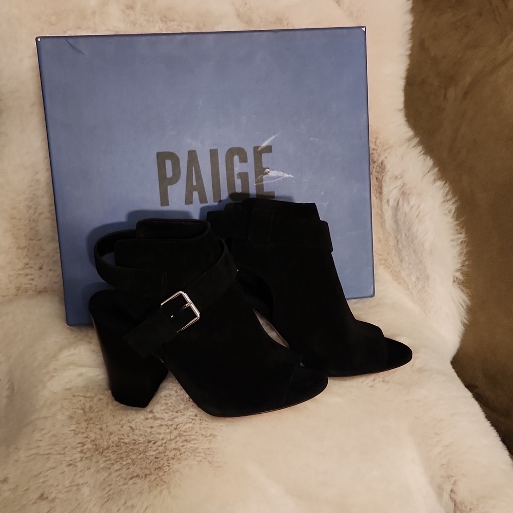 NWB Paige Black Suede Peep Toe Heeled Shoes-Size 6​​​​​​​​